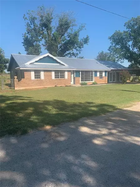 702 Starkey Street, Bangs, TX 76823