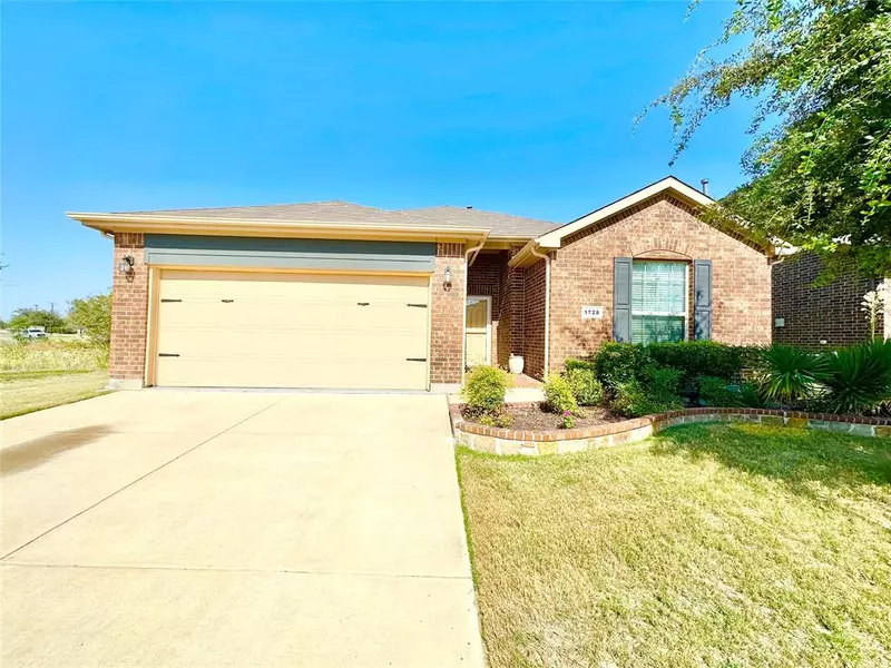 1728 Rio Penasco Road, Fort Worth, TX 76052