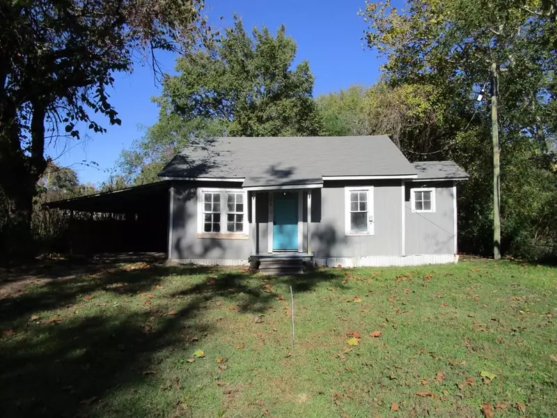 126 NW Beck Street, De Kalb, TX 75559