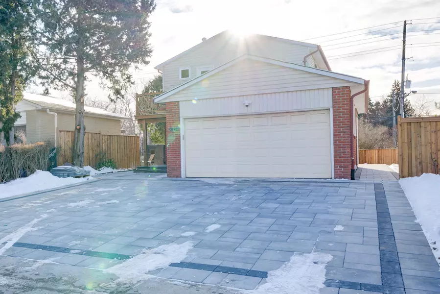 1 Hamilton Hall DR, Markham, ON L3P 2P1