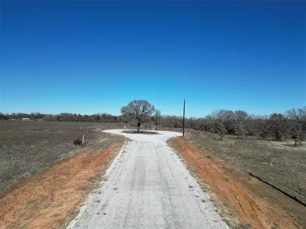 Nocona, TX 76255,286 Oak Shadow