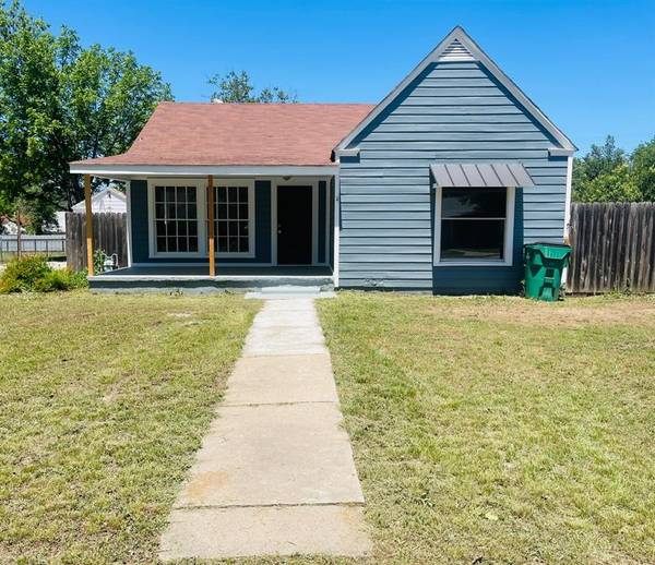 209 Hollywood Street, Coleman, TX 76834