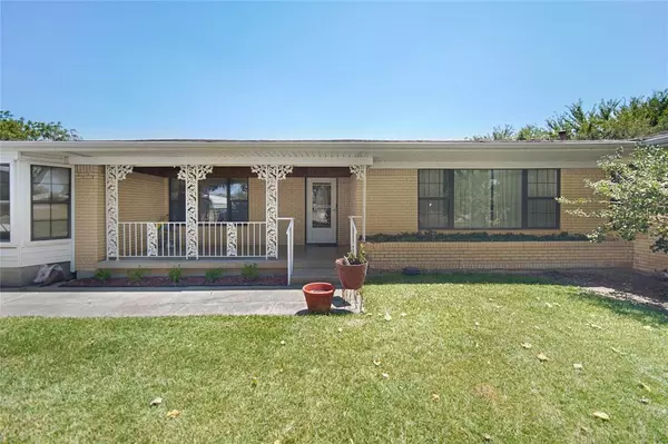 137 S 7th Street, Jacksboro, TX 76458