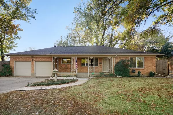 924 Cedar Springs Terrace,  Arlington,  TX 76010