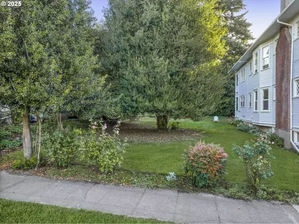 132 SE 18th (North of) AVE, Portland, OR 97214