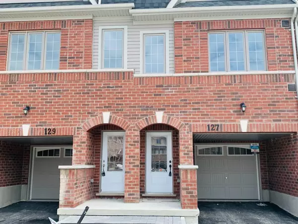 127 Danzatore PATH, Oshawa, ON L1L 0P9