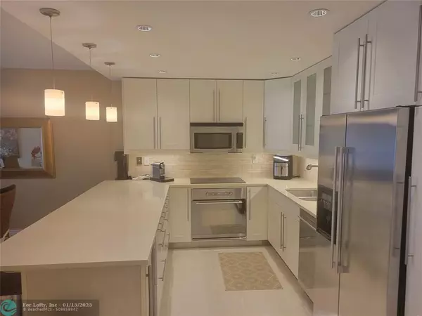 Sunny Isles Beach, FL 33160,19370 Collins Ave  #1218