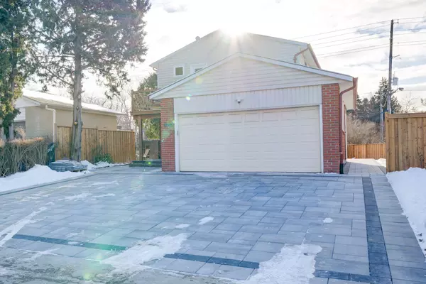 1 Hamilton Hall DR, Markham, ON L3P 2P1