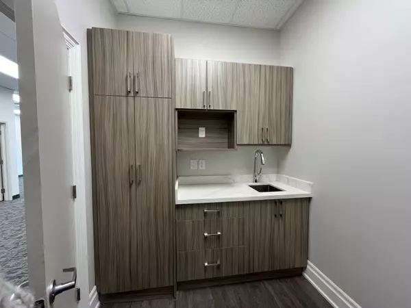 Mississauga, ON L5L 5Y7,3505 Laird RD #10