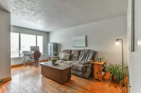 London, ON N6E 1G4,92 SNOWDON CRES