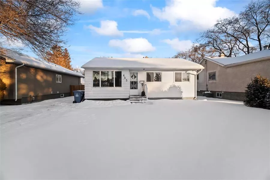 493 Woodlands CRES, Winnipeg, MB R3K 1A5