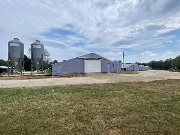 740 County Road SE 4245, Mount Vernon, TX 75457