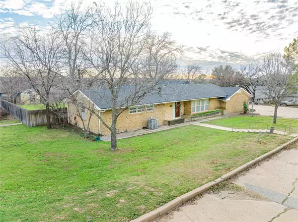 1011 E Connell Street, Breckenridge, TX 76424