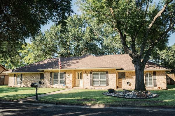 1612 Glenbrook Street, Corsicana, TX 75110