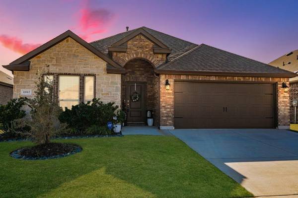 11012 Klondike Lane, Aubrey, TX 76227