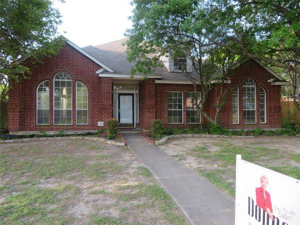 1104 Kensington Drive, Desoto, TX 75115