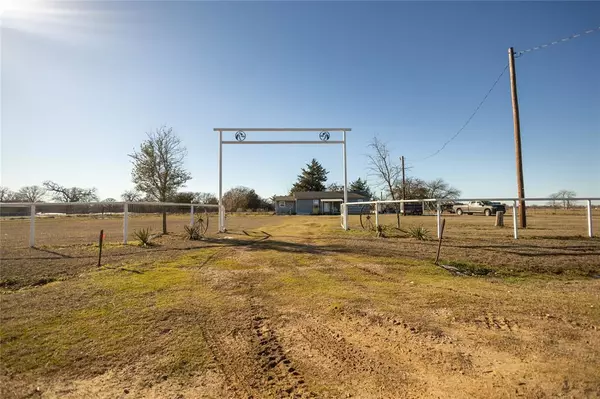 Telephone, TX 75488,706 County Road 2295