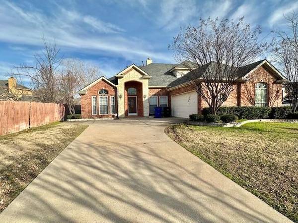 201 Silverwood Drive, Mansfield, TX 76063