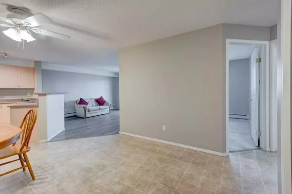 Calgary, AB T2Z 0B4,10 Prestwick Bay Southeast #4424