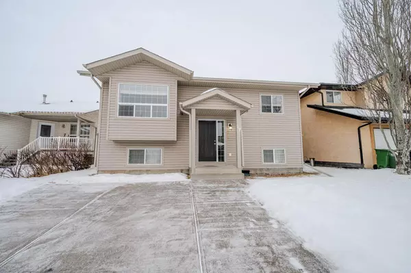 27 Isaacson CRES, Red Deer, AB T4R 3N1