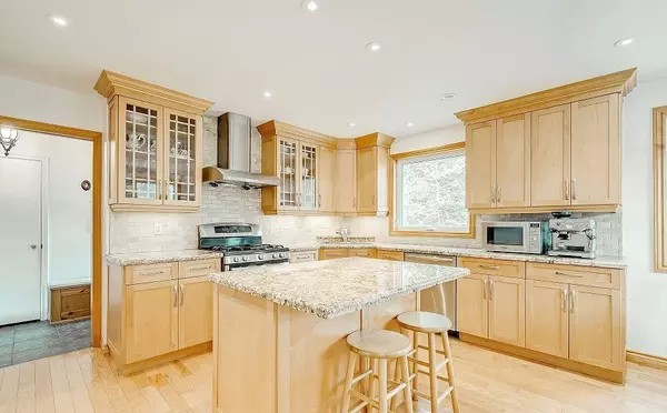 Oakville, ON L6J 1V7,1238 Donlea CRES