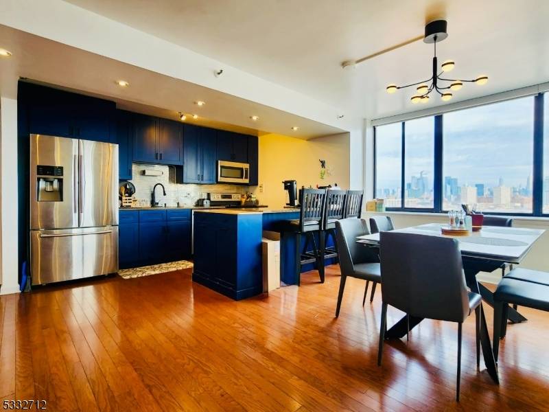 Hoboken City, NJ 07030,551 Observer Hwy #12-D