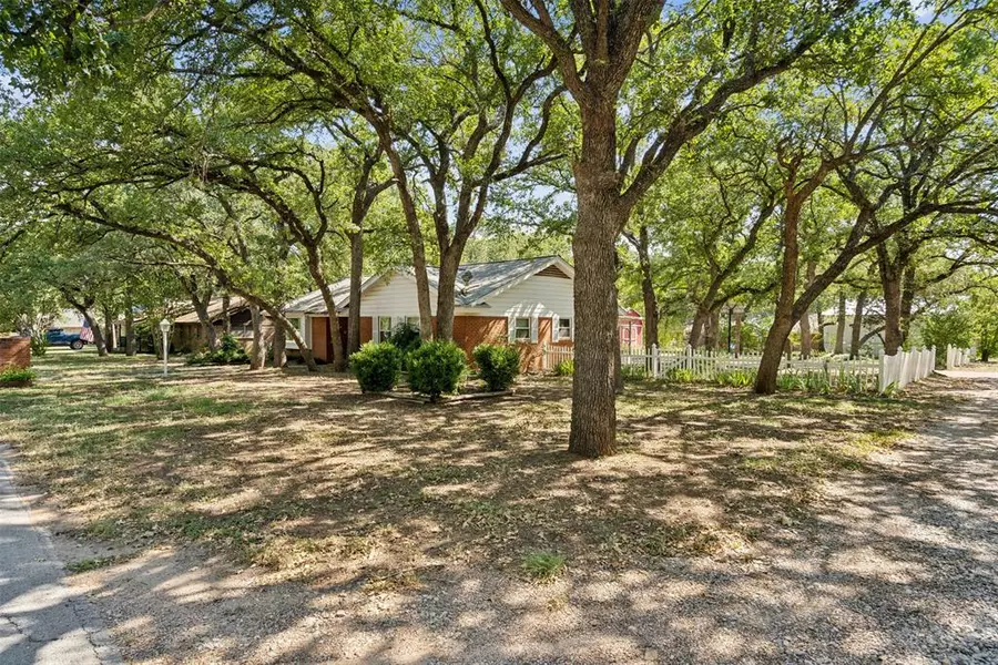 700 Cedar Street, Mineral Wells, TX 76067