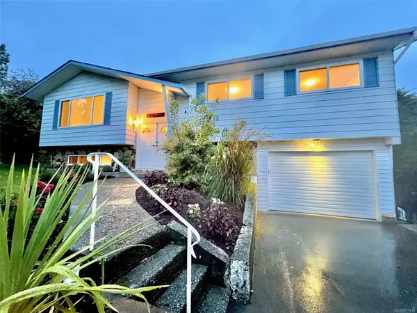 Central Saanich, BC V8M 1G1,7076 Silverdale Pl