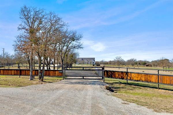 1020 Rambling Oaks Lane, Weatherford, TX 76088