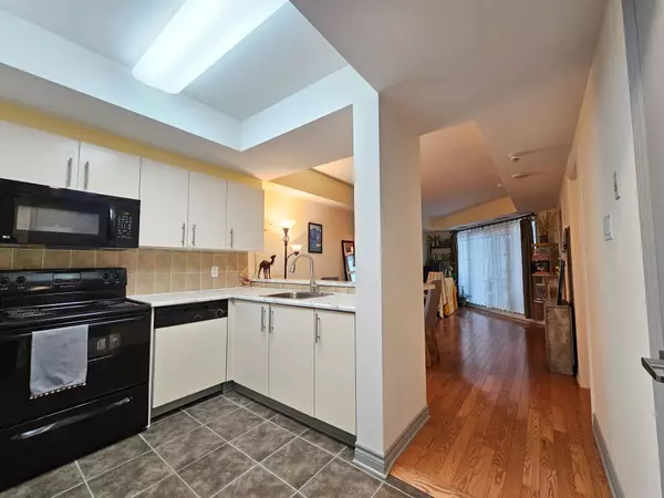 Lower Town - Sandy Hill, ON K1N 5Y1,200 Rideau ST #1310