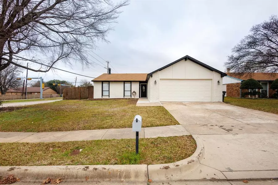 700 Levelland Drive, Arlington, TX 76017