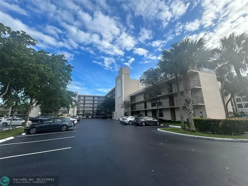 8 Royal Palm Way  #202, Boca Raton, FL 33432