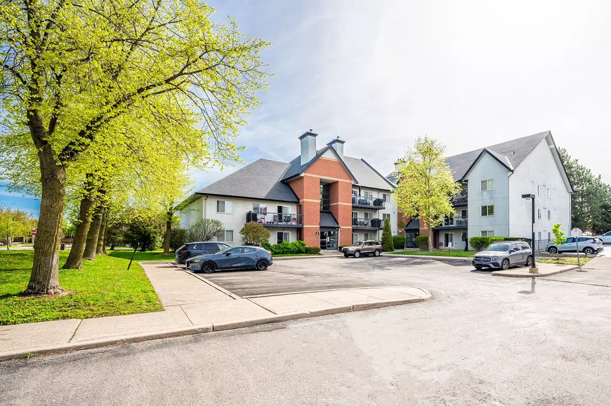 Oakville, ON L6M 2V7,1450 Glen Abbey Gate #1013