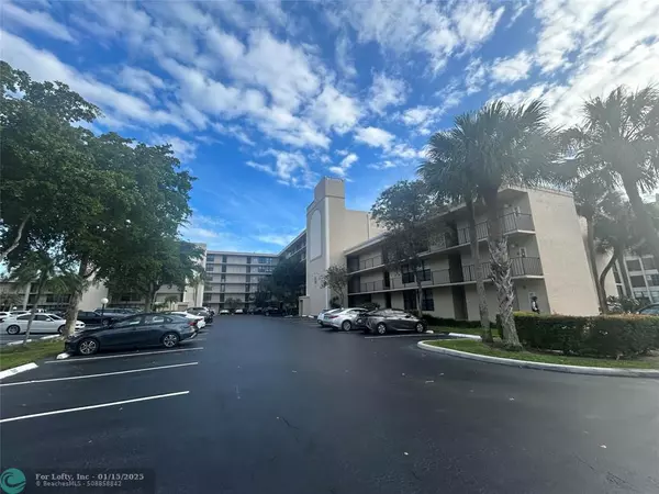 8 Royal Palm Way  #202, Boca Raton, FL 33432