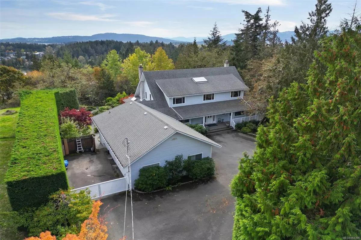 North Saanich, BC V8L 5R1,10999 Oriole Lane