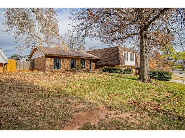 6309 Lansbrook Lane, Oklahoma City, OK 73132