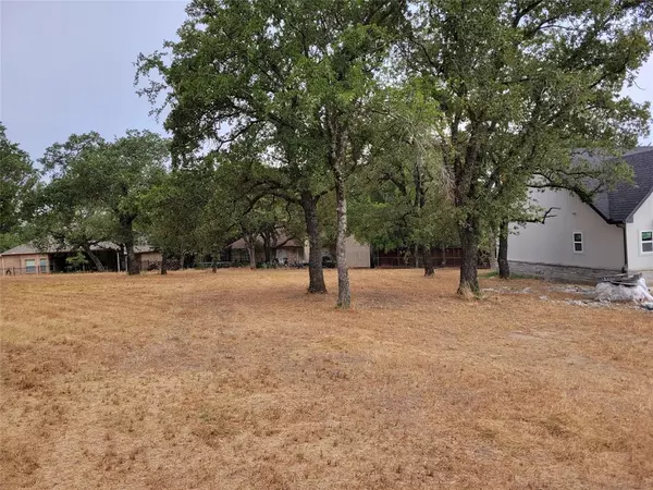 410 Koppes Court, Runaway Bay, TX 76426