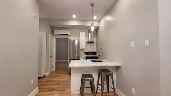 Ottawa Centre, ON K1R 5M4,157-159 James ST #101