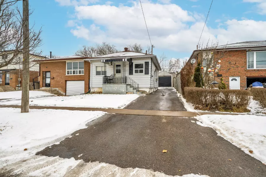 340 Pine AVE, Oshawa, ON L1J 2H4