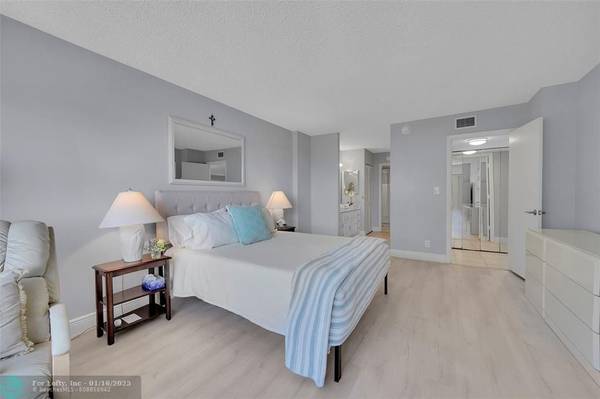 Lauderdale By The Sea, FL 33308,5000 N Ocean Blvd  #409