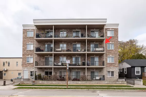 Oakville, ON L6K 1W5,73 Washington AVE #301