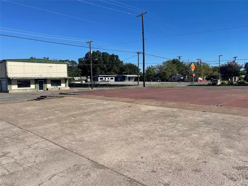 301 Chestnut Street, Bonham, TX 75418