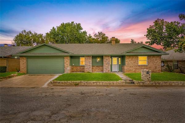 1006 Lynn Street, Weatherford, TX 76086