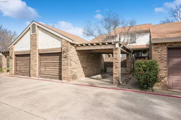 217 Shady Lane Drive, Fort Worth, TX 76112