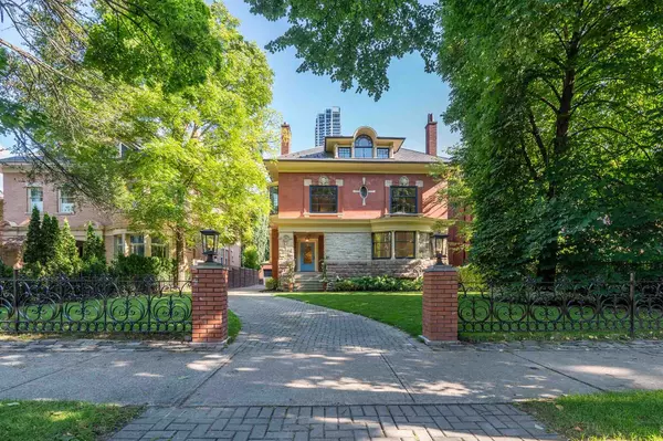 21 Elm AVE, Toronto C09, ON M4W 1M9