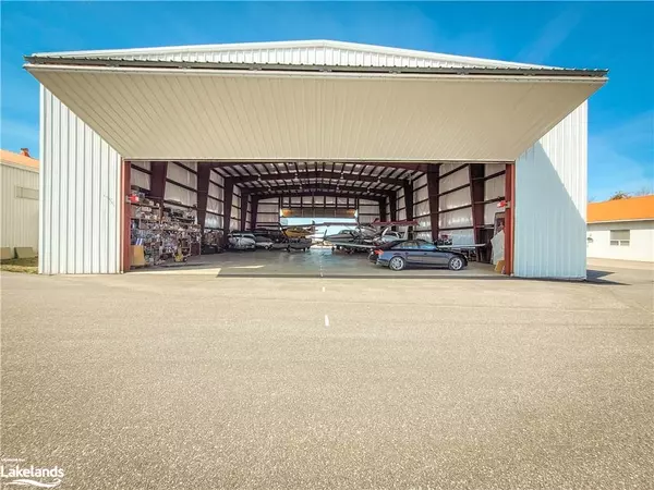 14 HANGAR RD, Seguin, ON P2A 0B2