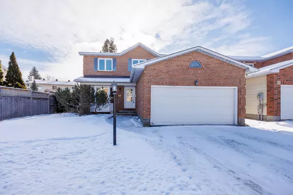 44 Dartmoor DR S, Kanata, ON K2M 1S6