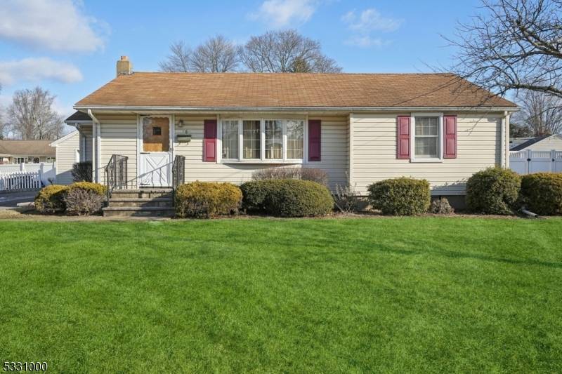 16 Mekeel Dr, Roxbury Twp., NJ 07876