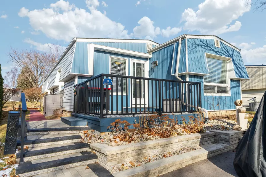 84 Bluffs RD, Clarington, ON L1B 1A6