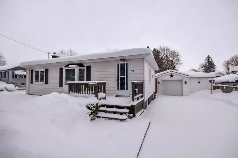 51 Fittons RD W, Orillia, ON L3V 3V1